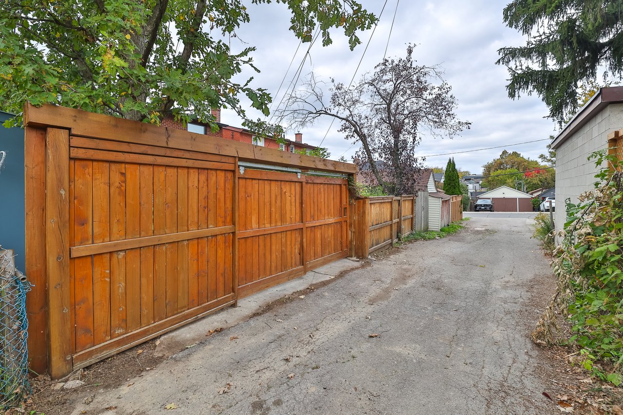 SOLD; Prime Humewood Locale!