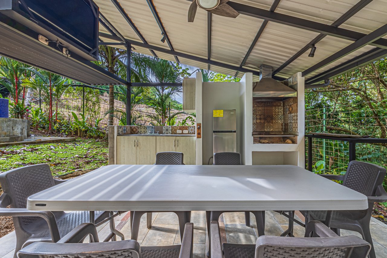   3 bedrooms, 2.5 bathrooms Villa Steps from Uvita, beautiful Beaches, Waterfalls, Restaurants and Tourist Attractions.