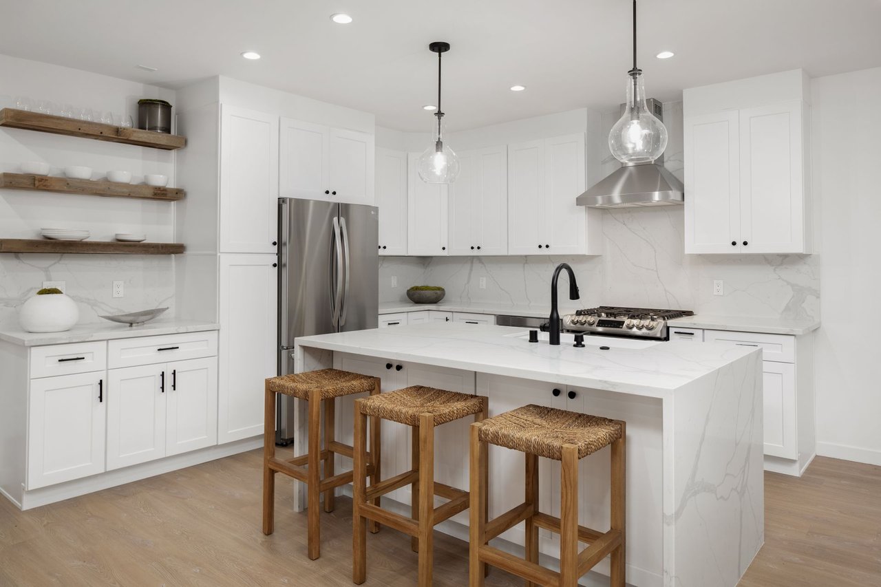 574 Mount Holyoke Ave