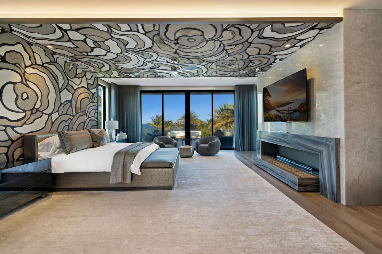 Ocean-to-Lake Manalapan Compound