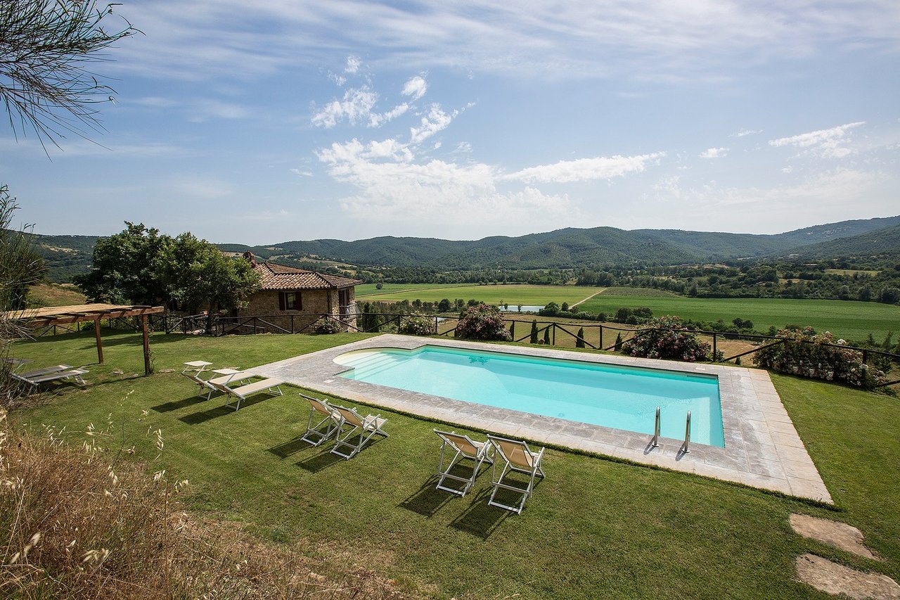 Hill Top Farmhouse with Swimming Pool