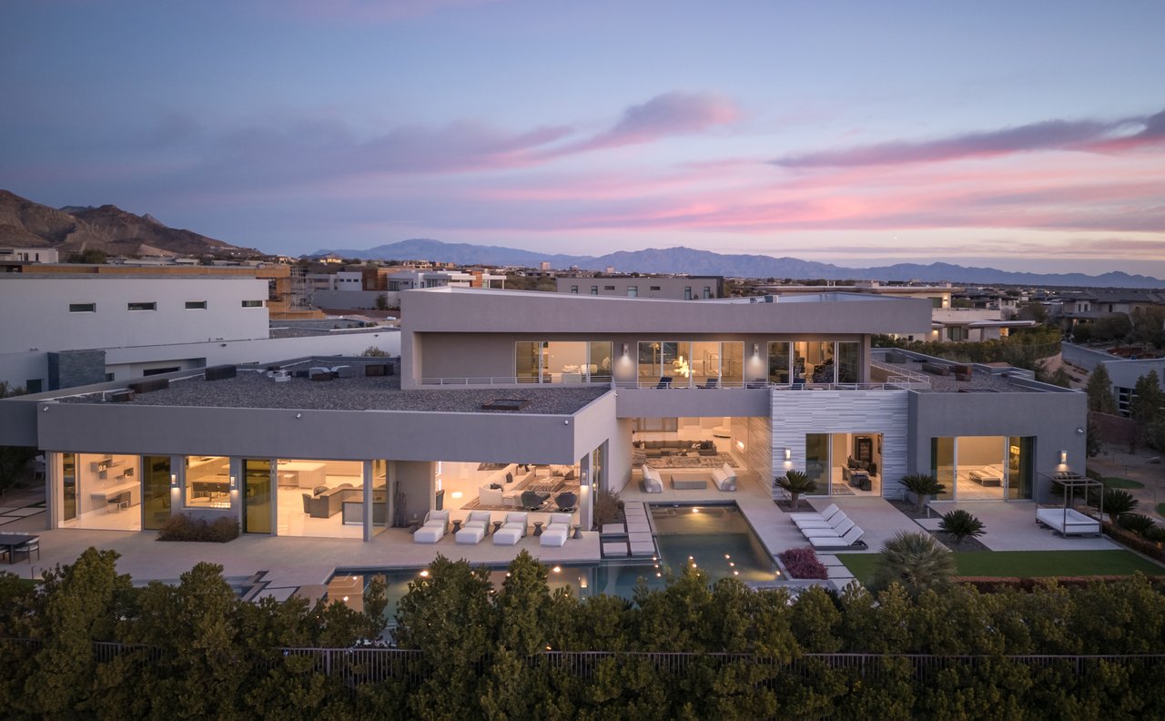 19 Flying Cloud Ln, Las Vegas, NV 89135