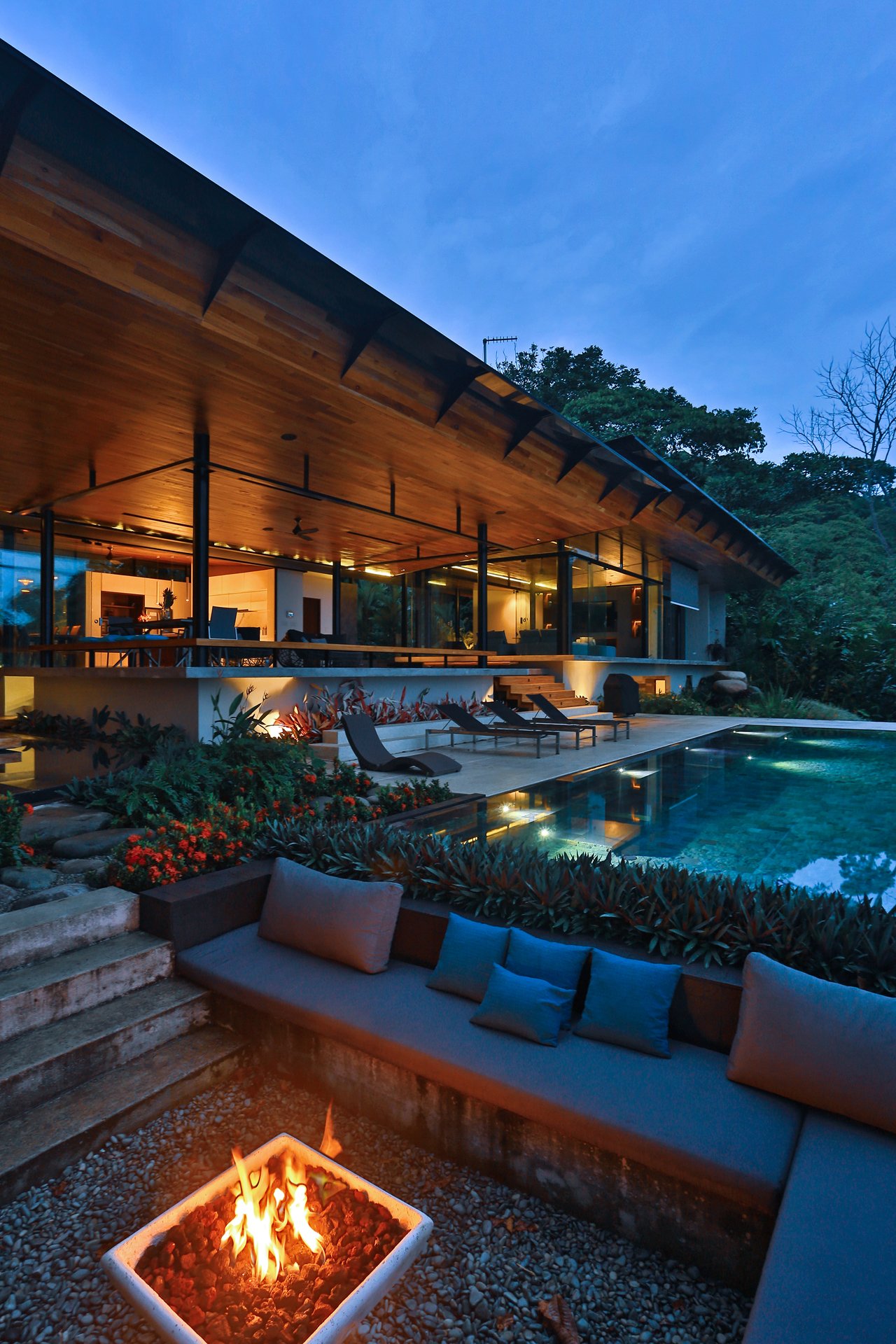 Casa Sanctuary ·  Luxury Jungle Villa · Whale Tail View