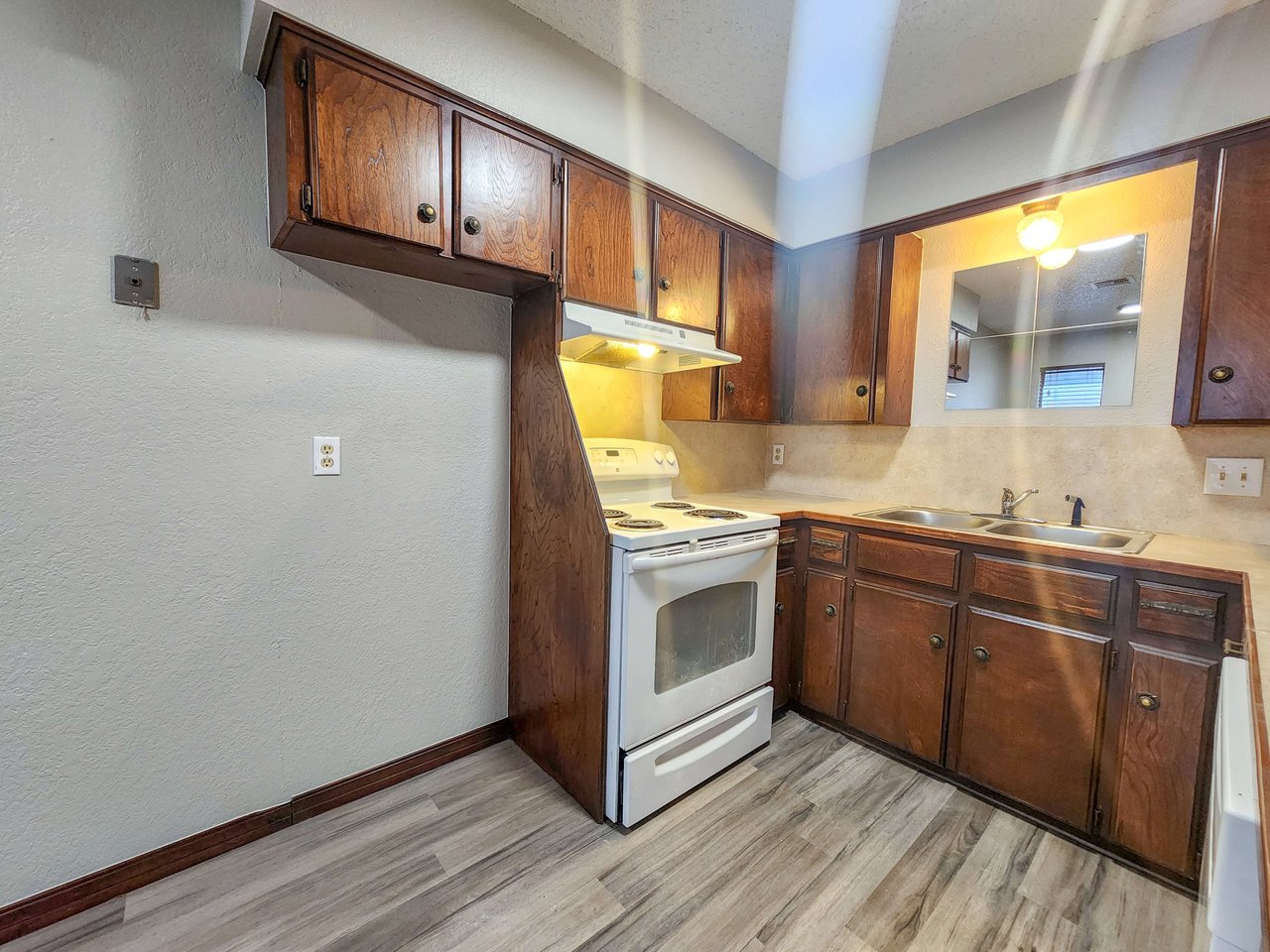 4104 N Market