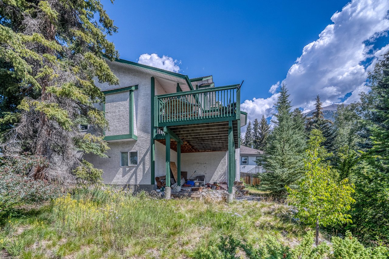 330 Canyon Close
