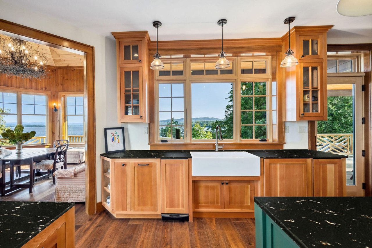 2226 Lake Shore Road