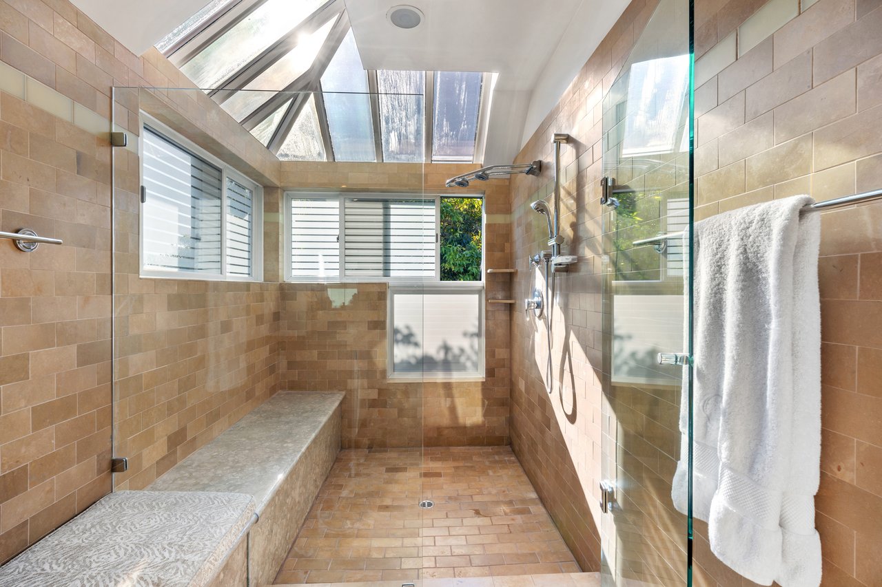 Luxurious End Unit in Point Tiburon