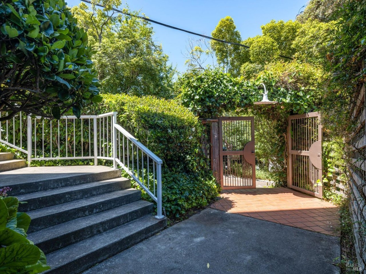 105 Bulkley Ave