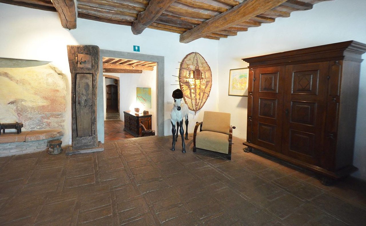 Prestigious and Historic Country House with Pool
