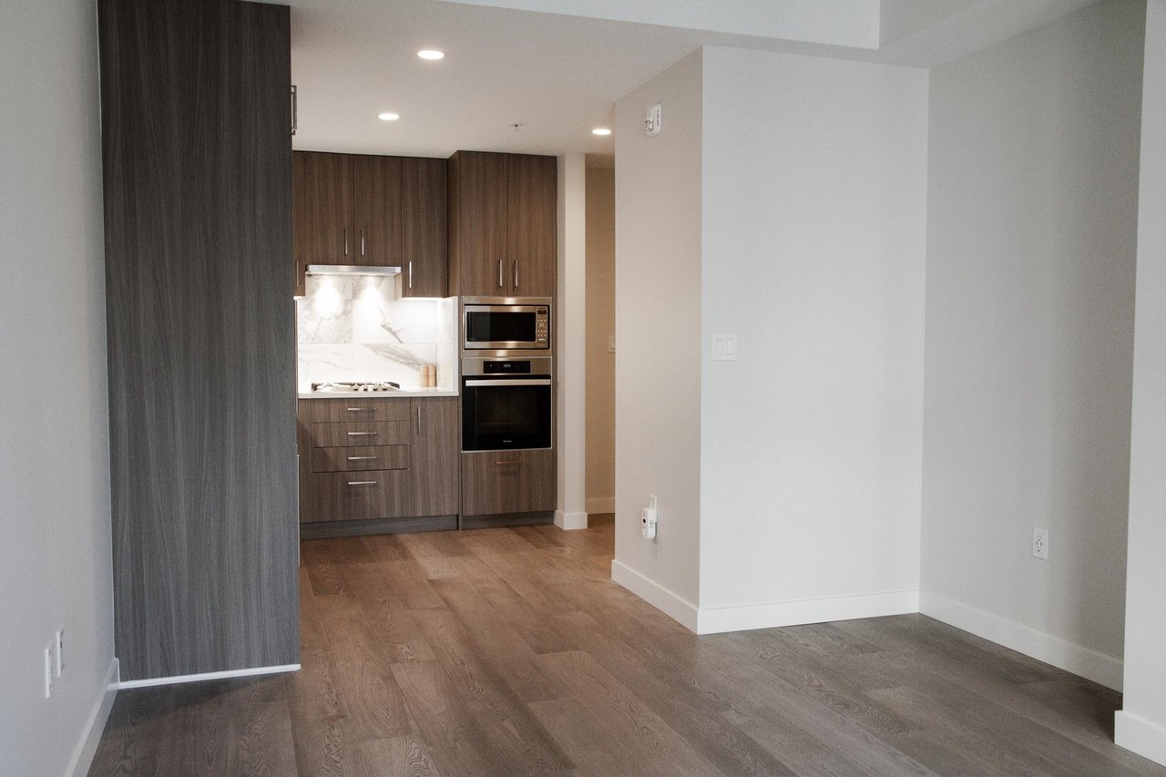 212-528 W King Edward Ave