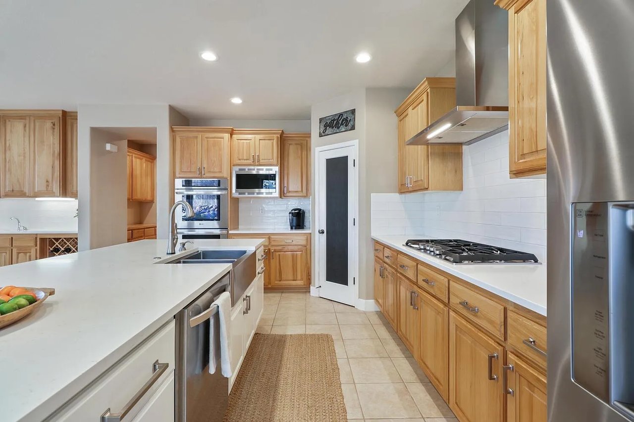 2200 Red Hawk Ct