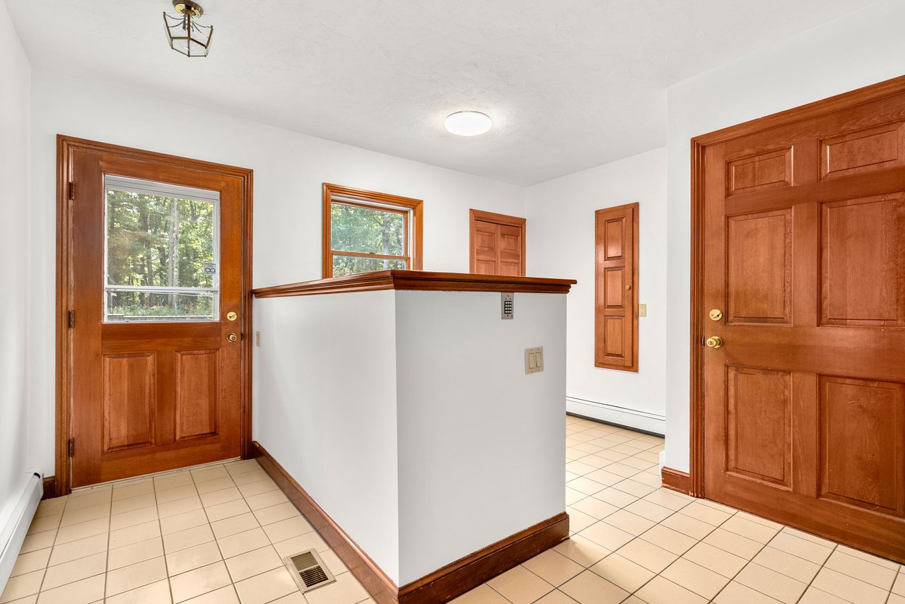 4 Leslie Rd