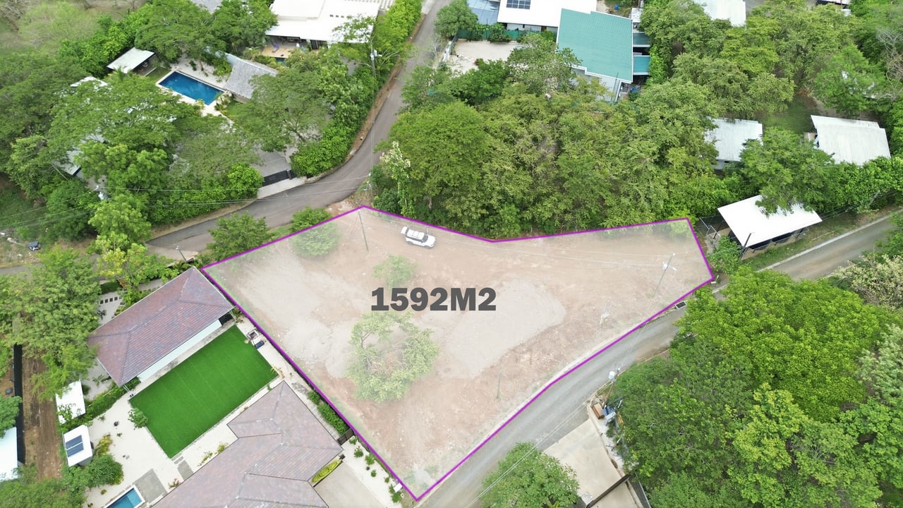 1,592 m2 Lot with Water - Ready to Build! - Playa Grande 