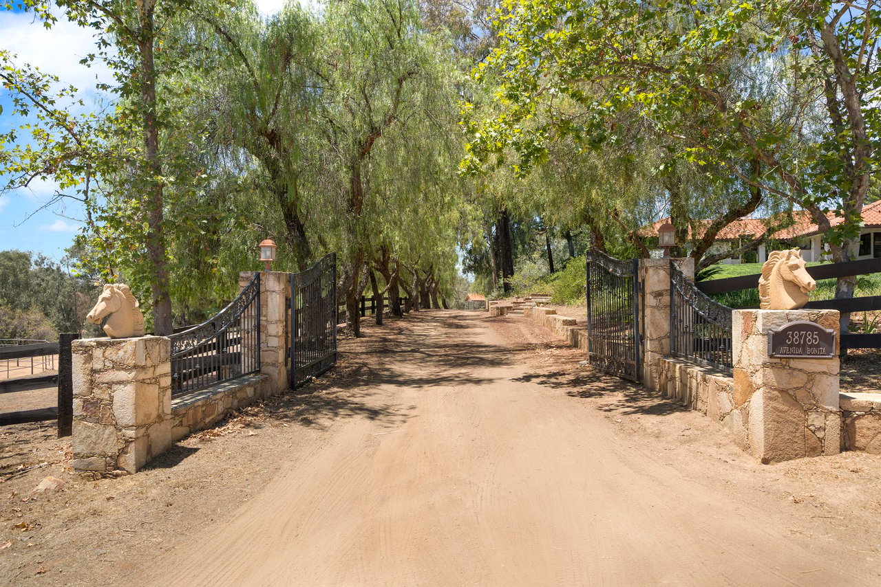 38785 Avenida Bonita