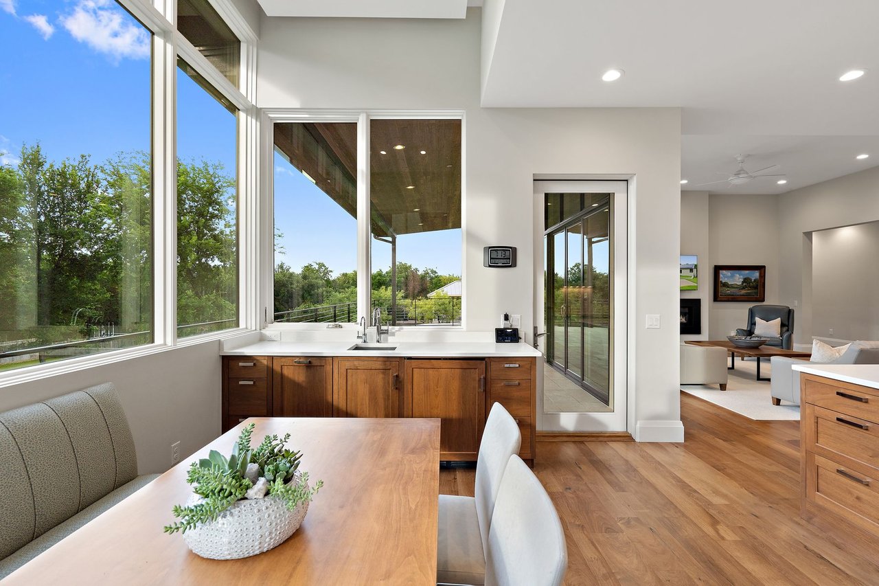 Las Lomas Contemporary