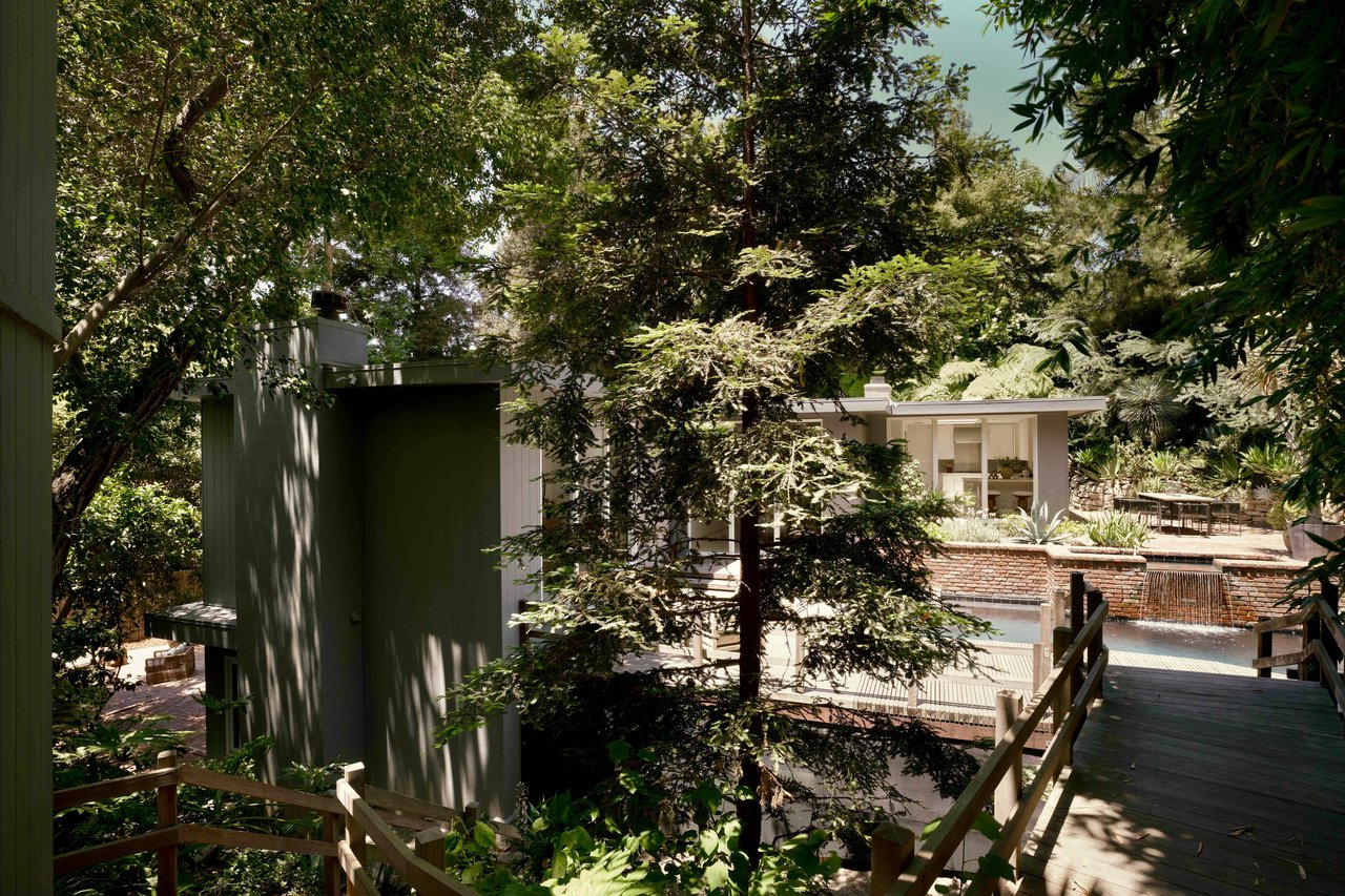 2831 Nichols Canyon Rd