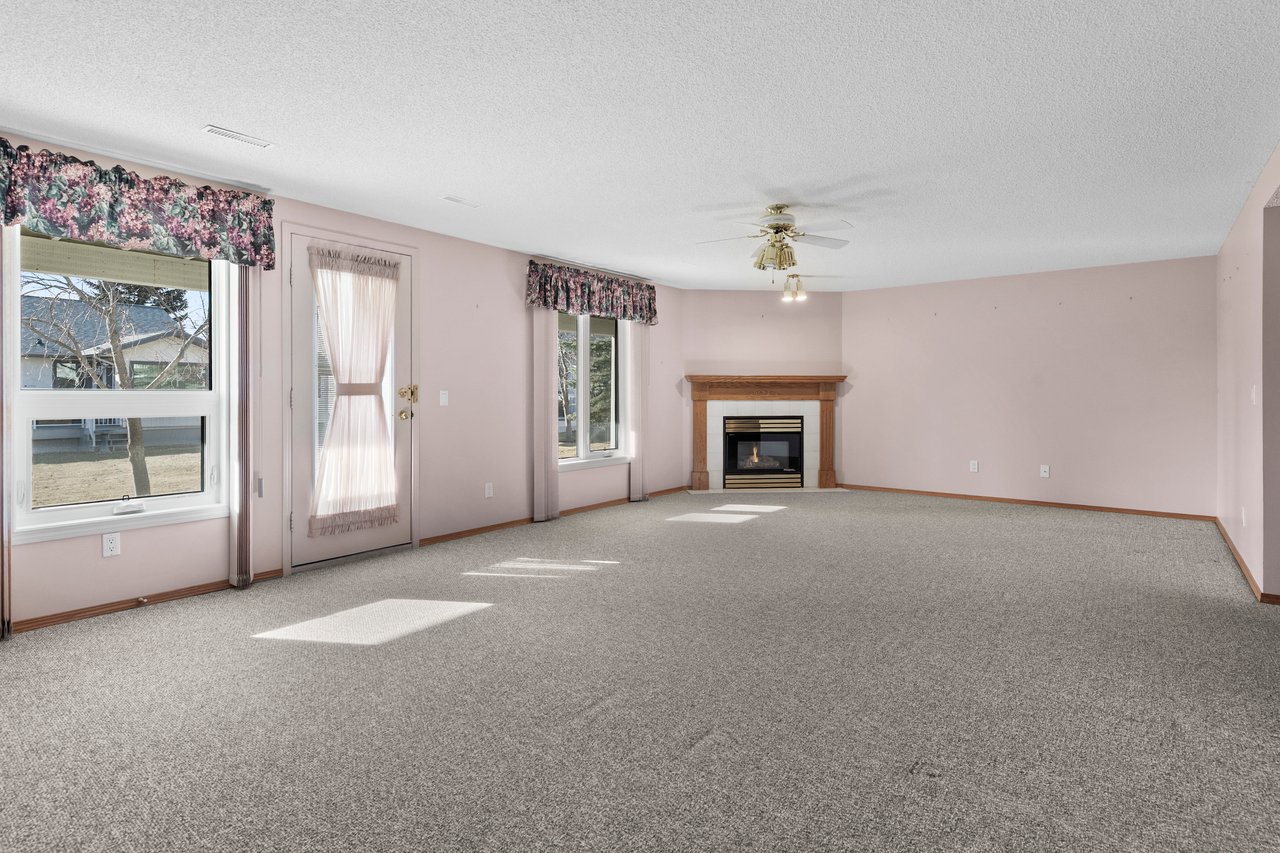 222 Arbour Cliff Close NW