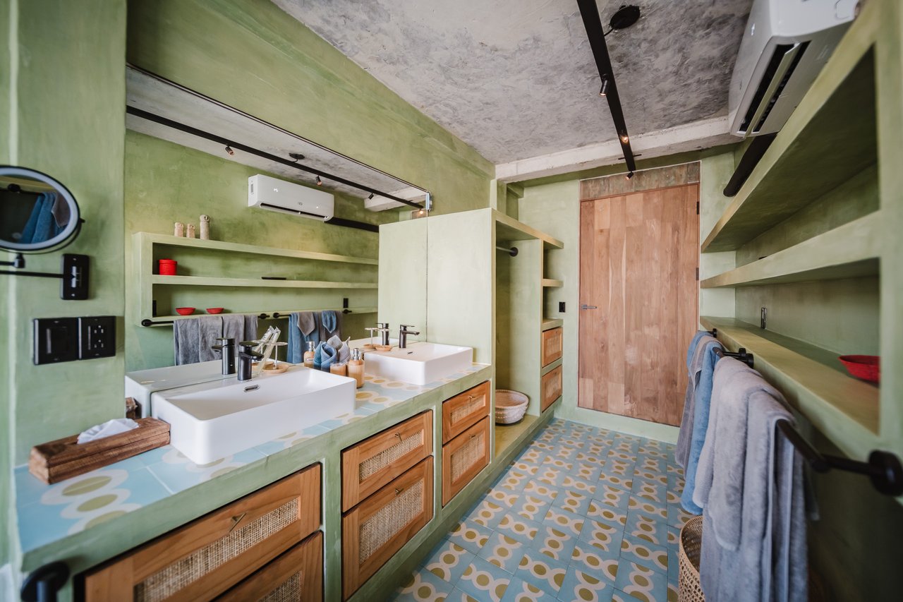 Casa Java – Newly Built Luxury Jungle Estate Near Playa La Vaca