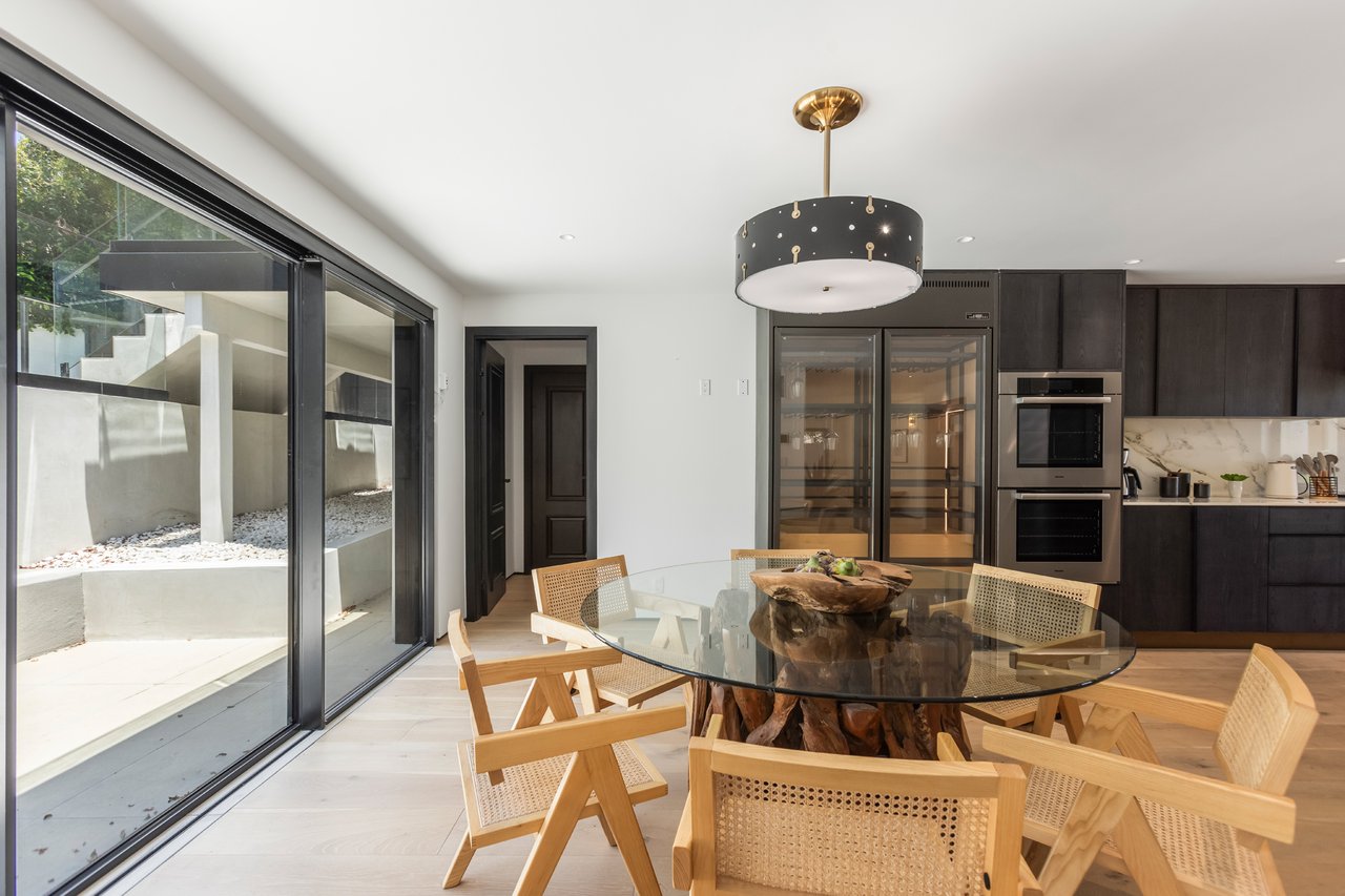 Luxury Gated Villa w/ Pool, Spa & Designer Interiors