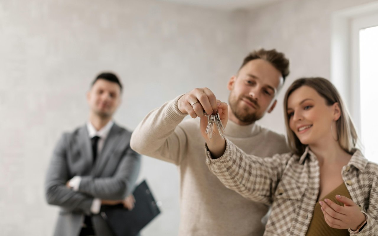 Home Buyers: Here Are 5 Expert Tips To Ensure A Smooth Closing