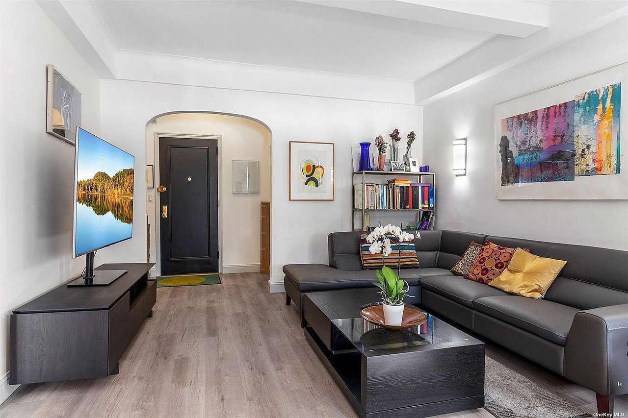 243 W 70 St #6B