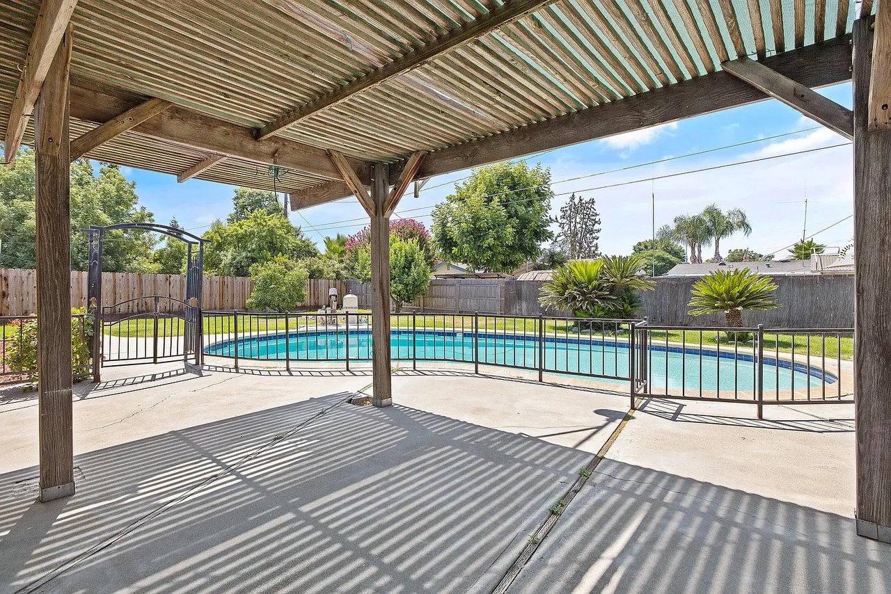 1207 W Cambridge Dr