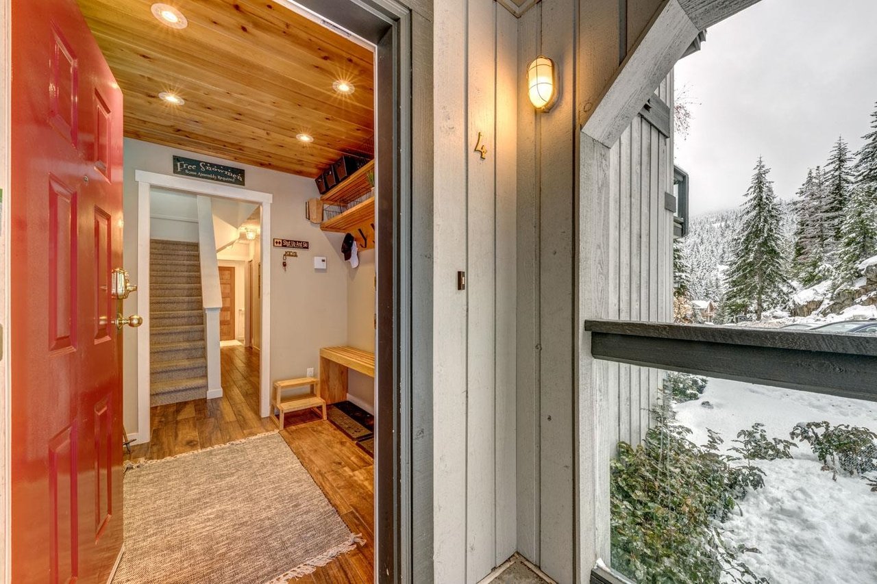 4-2548 Snowridge Cres