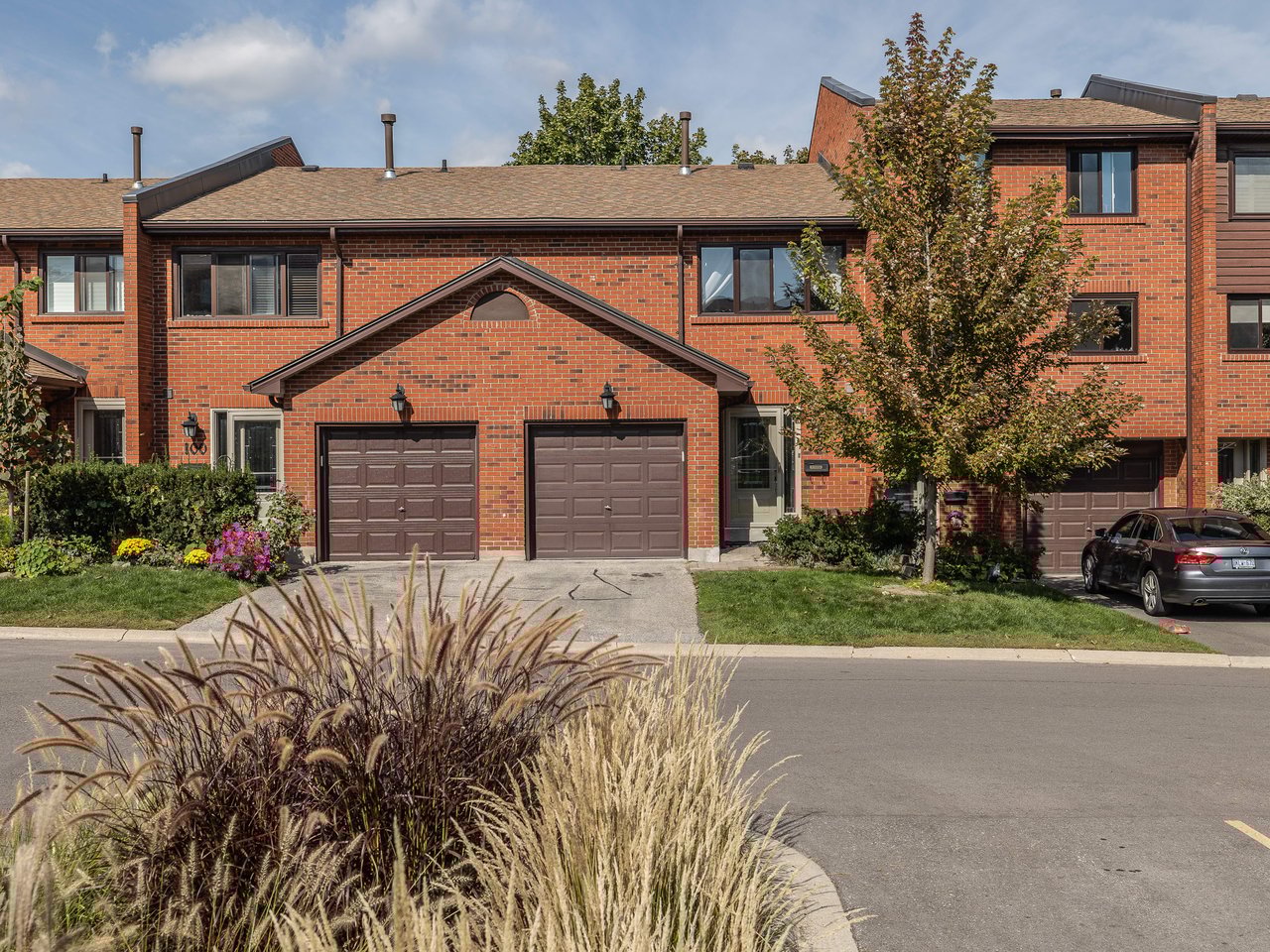 FAMILY TOWNHOME OFF THE PARK