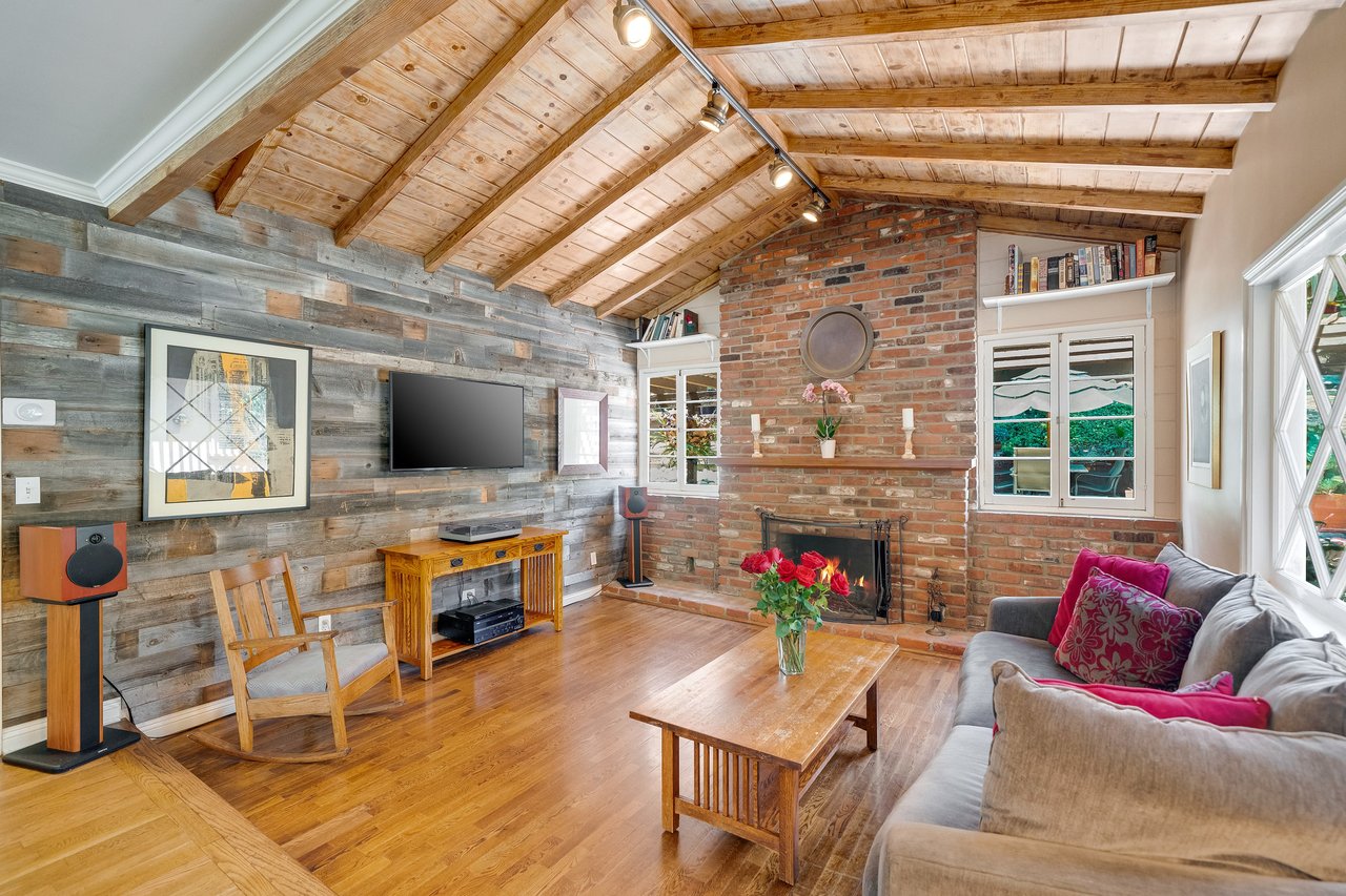 A Lil Bit O' Country in Shadow Hills * SOLD at full price