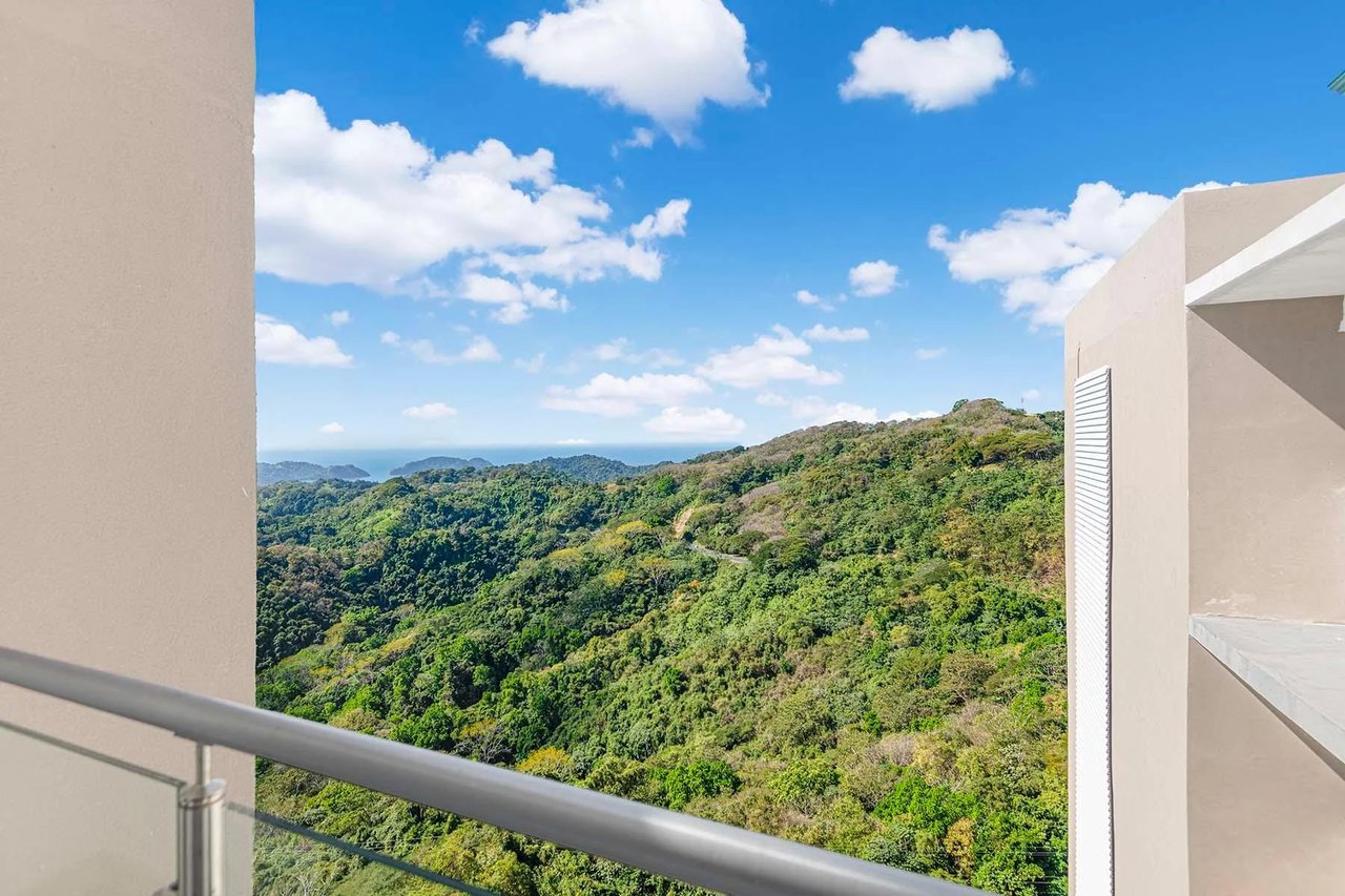 Luxury Oceanview Corner Penthouse, Jaco, Puntarenas