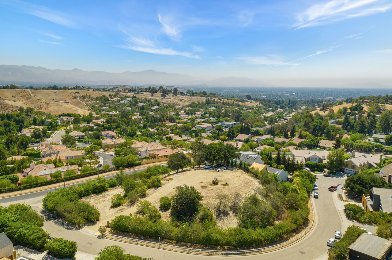 18160 Knoll Hill