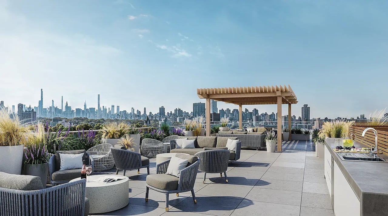 Residence 6N at 300 West