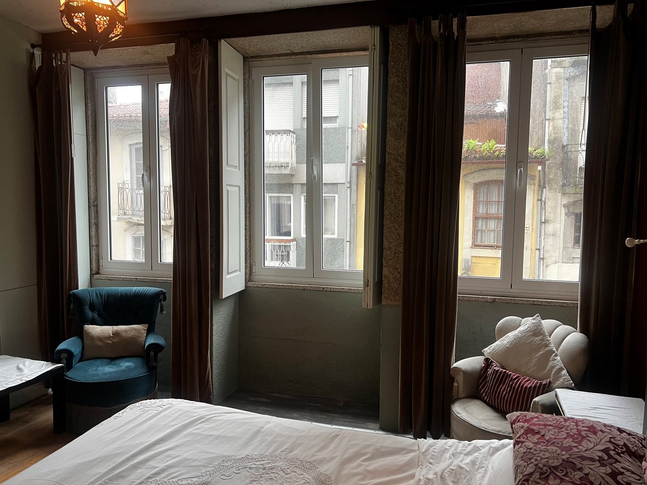 Traditional Four Story Building with Exceptional Investment Potential on Rua do Almada Porto