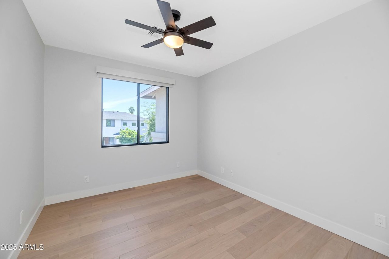 3720 N 40th Pl