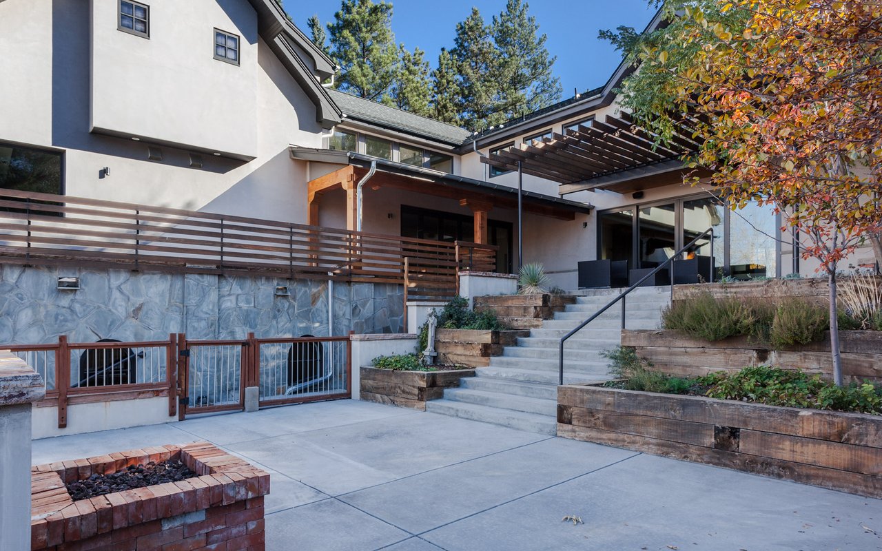 437 University Avenue