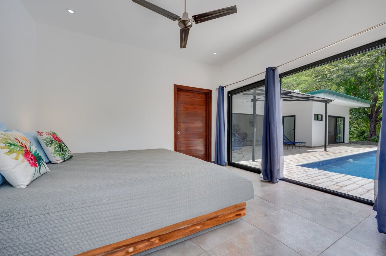 V-Domi Panama | Modern 3-Bedroom Villa with Pool on Expansive 6,078 m² Forest Lot in Finca Panamá, Tamarindo