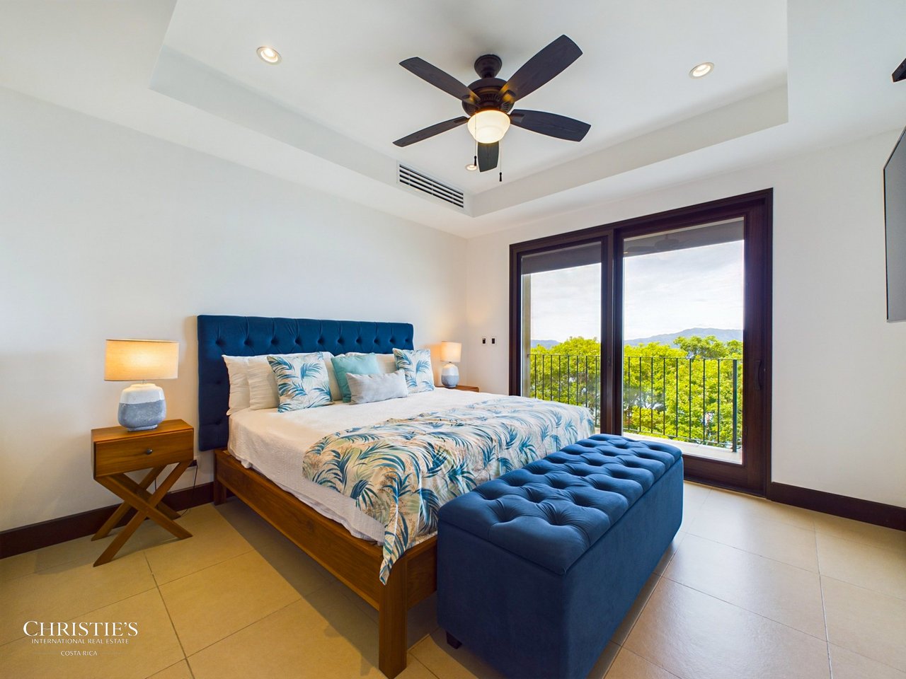 360 - 310 Splendor Penthouse