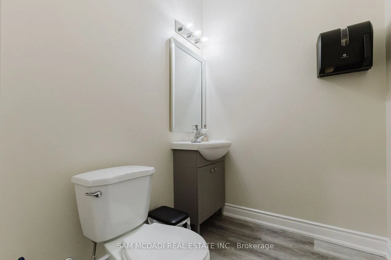 Single Office - 728 Main St E