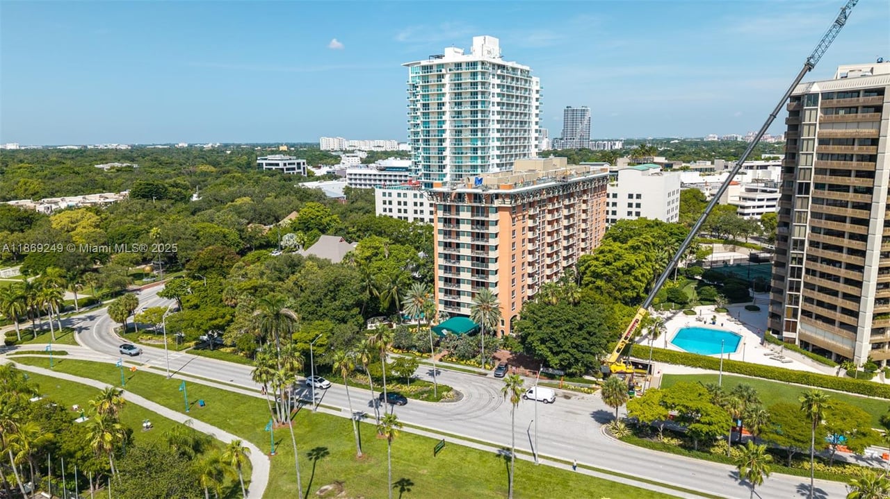 2951 S Bayshore Drive | Unit 917