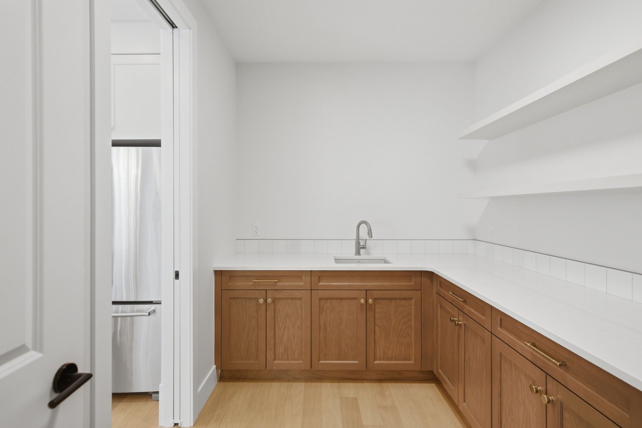 378 Bessborough Drive SW