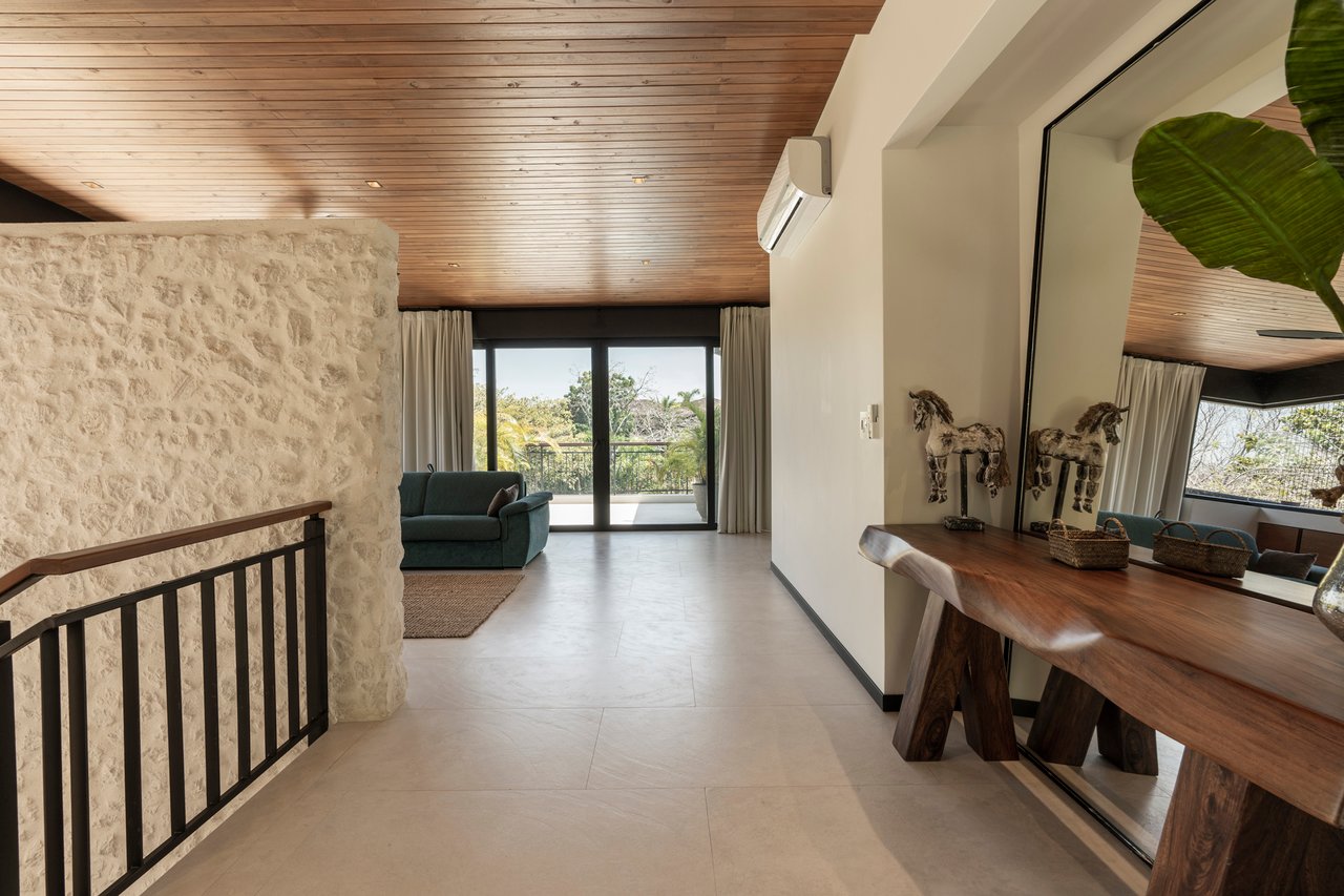 Villa Solana: Modern Luxury Steps from Playa Mansita in Hacienda Pinilla