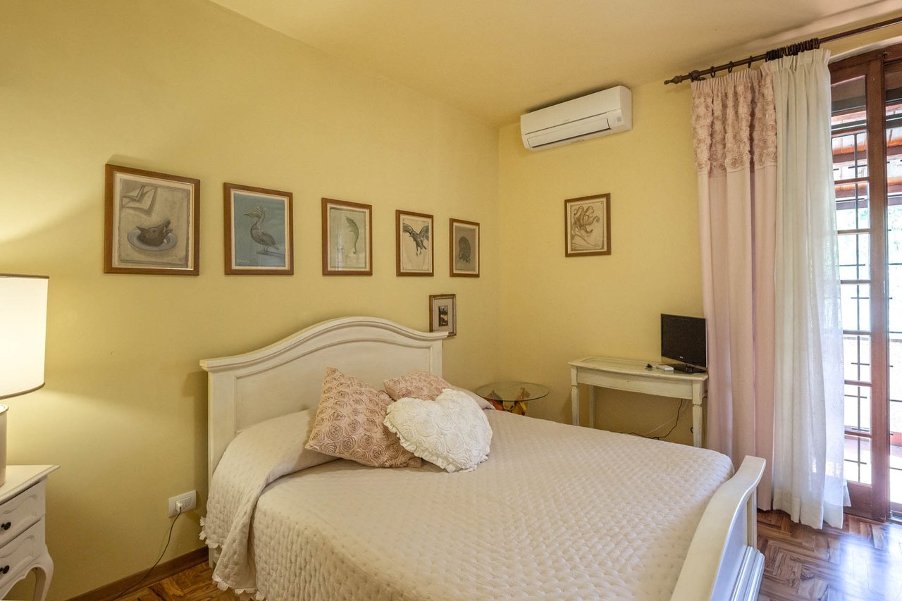 Villa in the Countryside between Sea and City