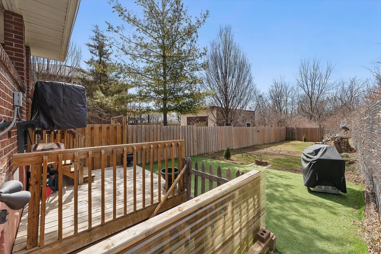 1106 Haig Blvd