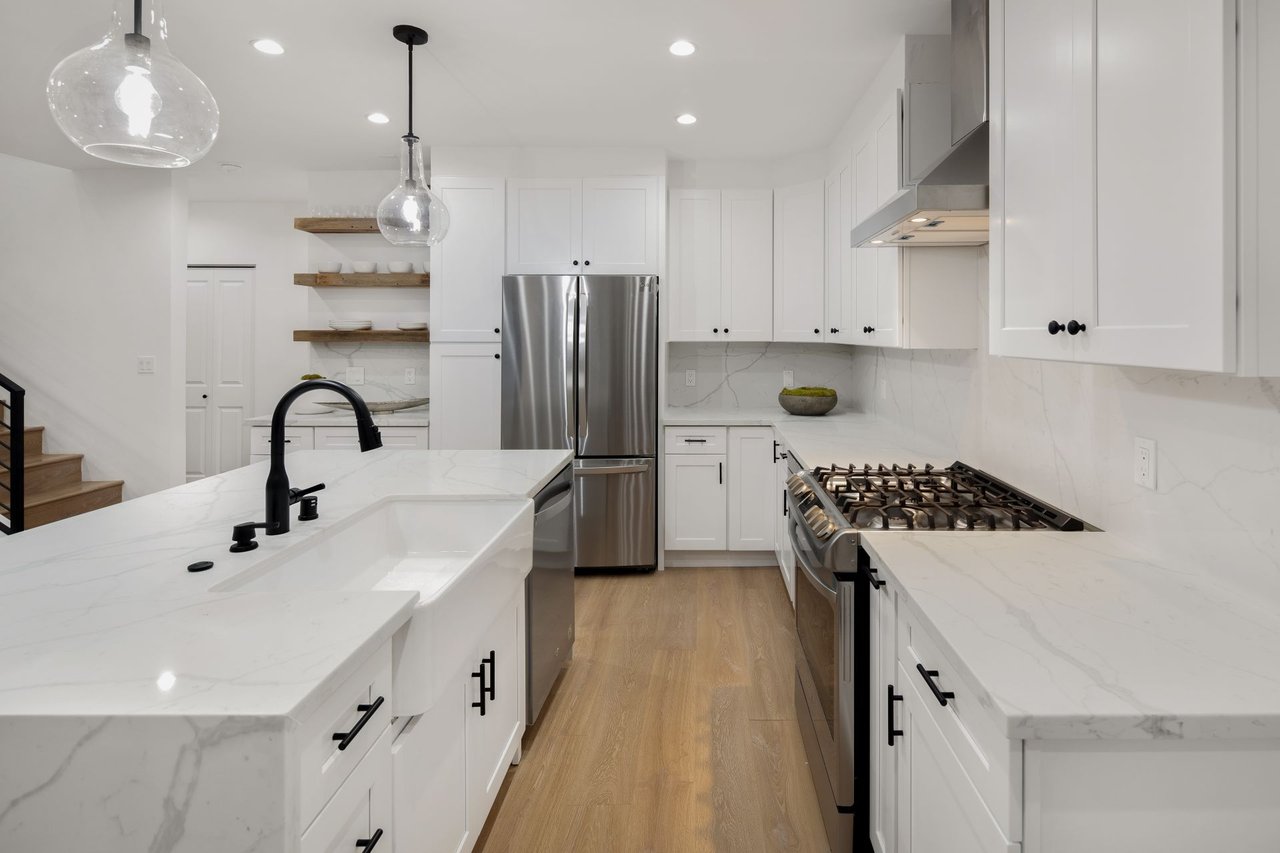 574 Mount Holyoke Ave