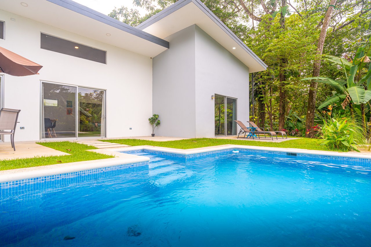 Brand New Home! Nature Lovers Escape by Uvita's Bamboo Forest and Swimming Holes