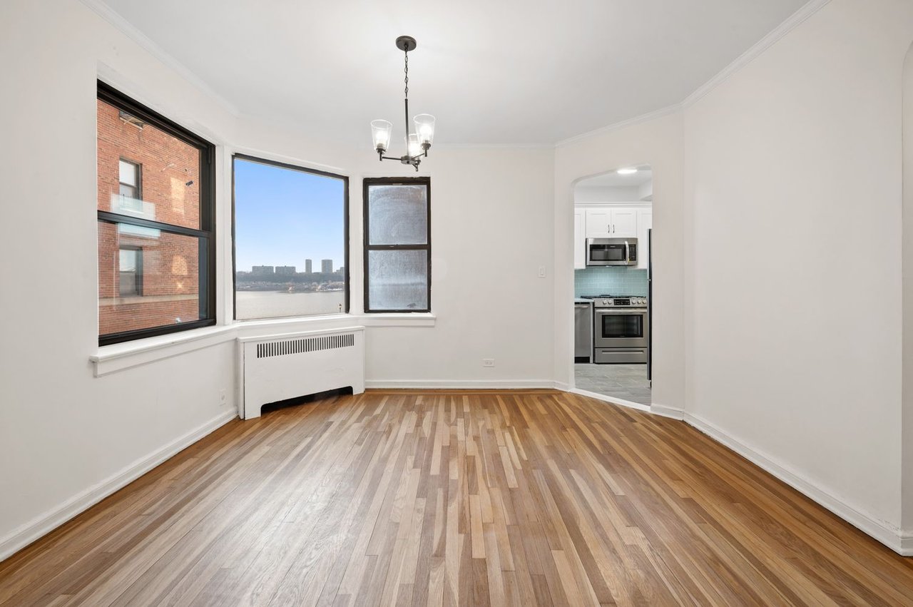 159-34 Riverside Drive West, Unit 3D