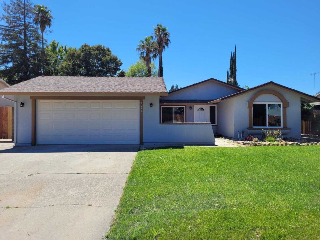 8208 Blue Oak Way