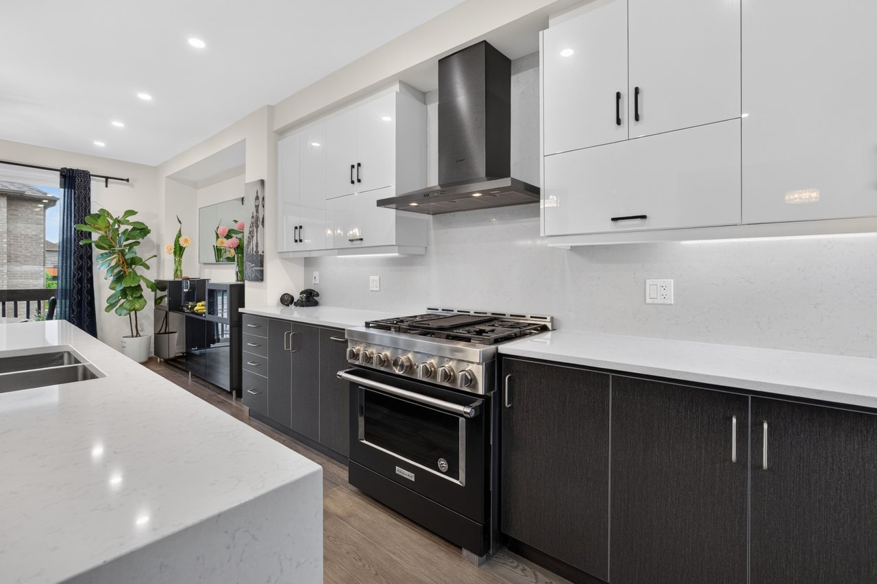 3364 Vernon Powell Drive, Oakville