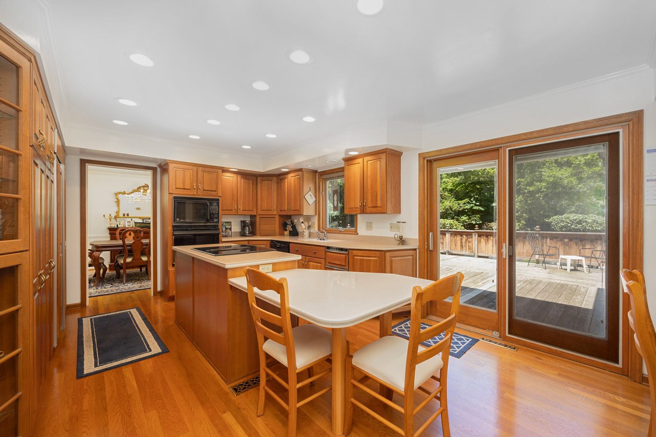 2560 CHARTWELL RD, UPPER ARLINGTON, OH 43220