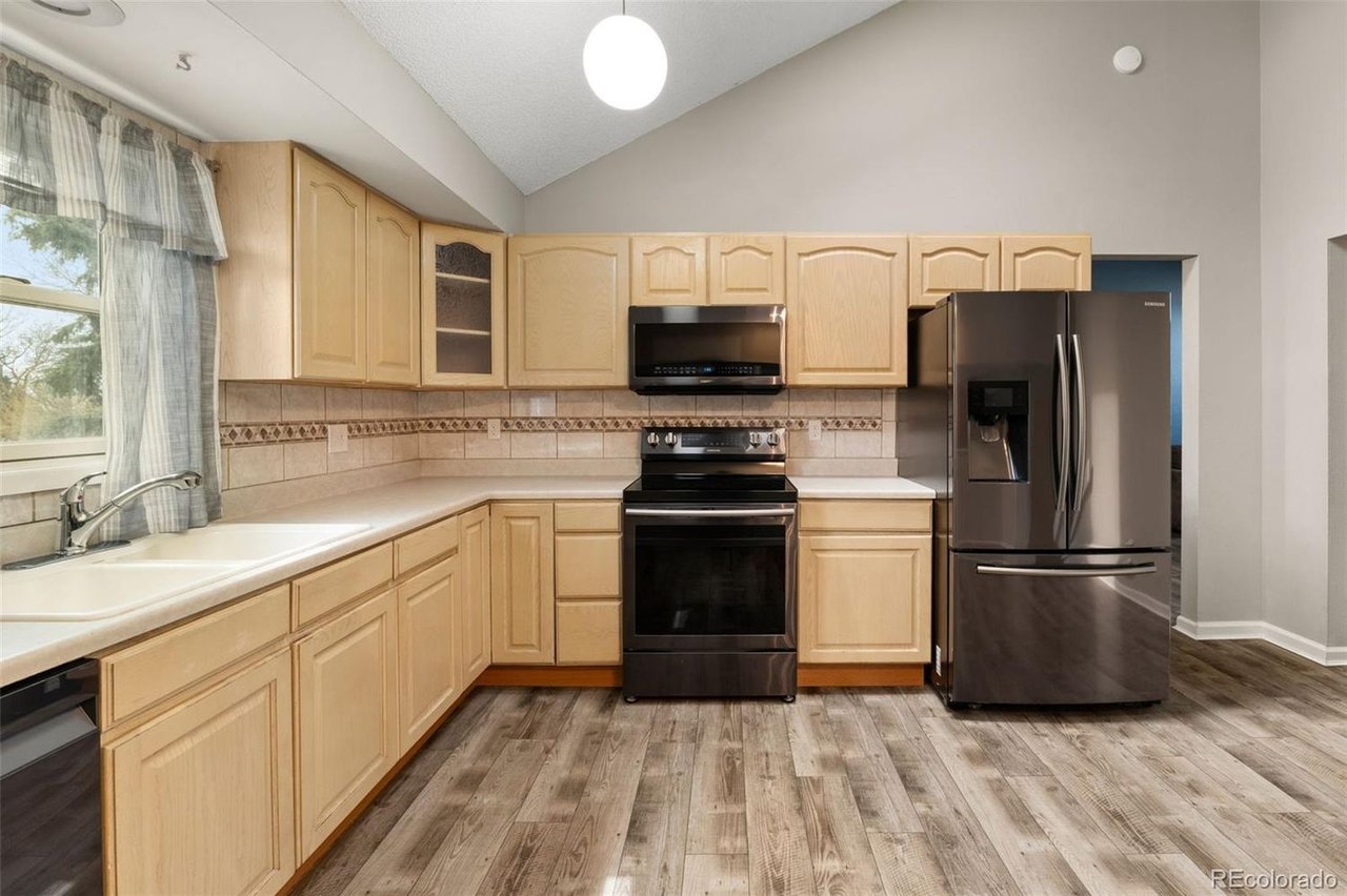 9911 Perry Ct